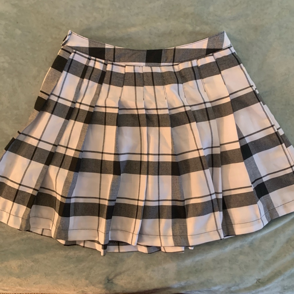 Forever 21 Plaid Pleated Skirt, White / Black, Size SM